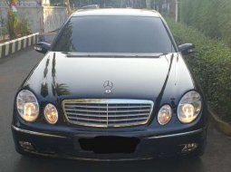 Mobil Mercedes-Benz E-Class 2004 260 dijual, DKI Jakarta 3