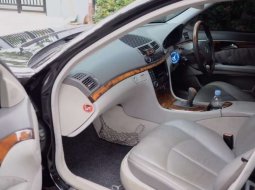 Jual cepat Mercedes-Benz E-Class 260 2002 di DKI Jakarta 8