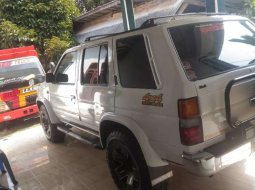 Sumatra Selatan, jual mobil Nissan Terrano Spirit 2001 dengan harga terjangkau 1