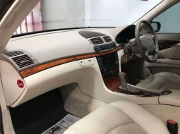 Jawa Barat, Mercedes-Benz E-Class 260 2004 kondisi terawat 6