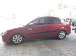 Mobil Kia Rio 2010 terbaik di Jawa Tengah 5