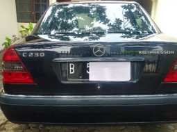 Dijual mobil bekas Mercedes-Benz C-Class C200, Jawa Barat  14