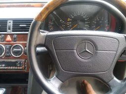 Dijual mobil bekas Mercedes-Benz C-Class C200, Jawa Barat  12