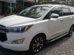 Dijual mobil bekas Toyota Kijang Innova 2.4V, Jawa Timur  10