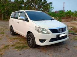 Jawa Timur, jual mobil Toyota Kijang Innova J 2014 dengan harga terjangkau 3