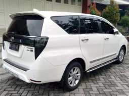 Dijual mobil bekas Toyota Kijang Innova 2.4V, Jawa Timur  6