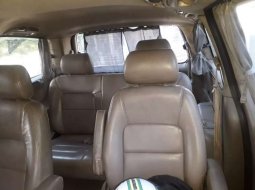 Mobil Kia Carnival 2001 dijual, Jawa Timur 6