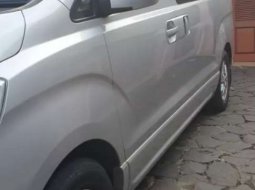 Jual cepat Hyundai H-1 Elegance 2011 di Sumatra Selatan 1