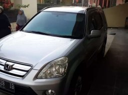 Mobil Honda CR-V 2006 2.0 terbaik di Jawa Barat 4