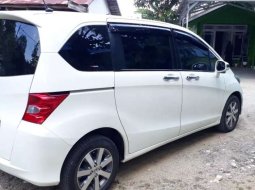 Jual mobil bekas murah Honda Freed 1.5 2011 di Kalimantan Selatan 3