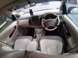 Jual Toyota Kijang Innova V 2005 harga murah di Jawa Timur 7