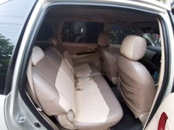 Jual Toyota Kijang Innova V 2005 harga murah di Jawa Timur 2