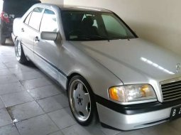 Jual cepat Mercedes-Benz C-Class C200 1996 di Jawa Barat 13