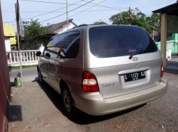 Mobil Kia Carnival 2000 terbaik di Jawa Timur 7