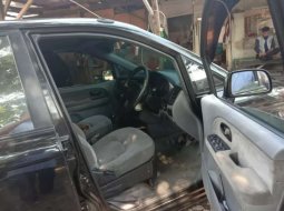 Mobil Hyundai Trajet 2003 dijual, Jawa Timur 4