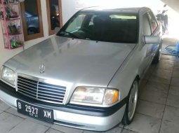 Jual cepat Mercedes-Benz C-Class C200 1996 di Jawa Barat 9