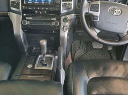 Jual mobil Toyota Land Cruiser 4.5 V8 Diesel 2012 bekas, DKI Jakarta 5