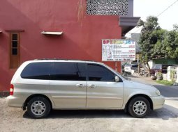 Mobil Kia Carnival 2000 terbaik di Jawa Timur 3