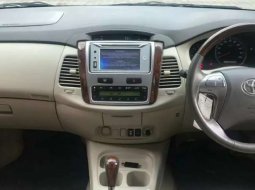 Dijual mobil bekas Toyota Kijang Innova V Luxury, Riau  3