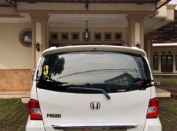Dijual mobil bekas Honda Freed E, Jawa Barat  4
