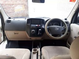 Mobil Daihatsu Luxio 2011 X dijual, Jawa Timur 8