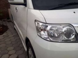 Mobil Daihatsu Luxio 2011 X dijual, Jawa Timur 5