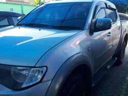 Mobil Mitsubishi Triton 2010 terbaik di Sumatra Selatan 3