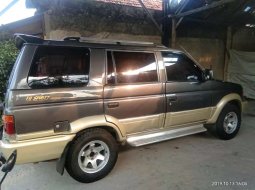 Mobil Isuzu Panther 1998 terbaik di Jawa Tengah 4