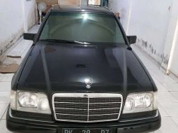 Jual mobil bekas murah Mercedes-Benz E-Class E 320 1996 di Sumatra Utara 1