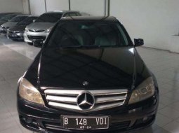 DIY Yogyakarta, Mercedes-Benz C-Class C200 2009 kondisi terawat 4