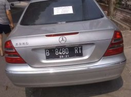 Jual cepat Mercedes-Benz E-Class 260 2004 di Banten 5