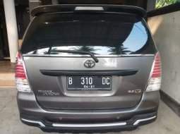 Jual Toyota Kijang Innova V 2010 harga murah di Lampung 2