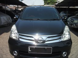 Mobil Nissan Grand Livina 1.5 Ultimate 2011 terawat di Jawa Timur  2