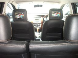 Mobil Nissan Grand Livina 1.5 Ultimate 2011 terawat di Jawa Timur  4