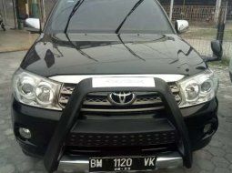 Mobil Toyota Fortuner 2009 G dijual, Riau 4