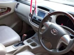Jawa Barat, jual mobil Toyota Kijang Innova V 2012 dengan harga terjangkau 8