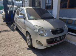 Jawa Timur, jual mobil Kia Picanto 2010 dengan harga terjangkau 5