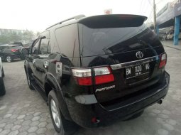 Mobil Toyota Fortuner 2009 G dijual, Riau 1