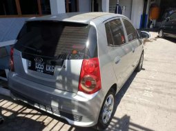 Jawa Timur, jual mobil Kia Picanto 2010 dengan harga terjangkau 2