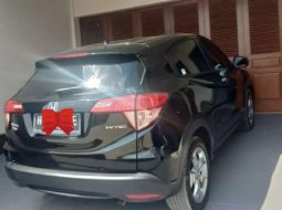 Dijual mobil bekas Honda HR-V E, Jawa Tengah  2