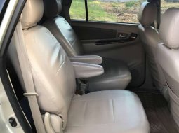 Jual mobil Toyota Kijang Innova V Luxury 2014 bekas, Jawa Timur 8