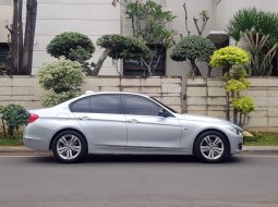 Jual cepat BMW 3 Series 320i 2013 bekas di DKI Jakarta 2