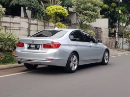 Jual cepat BMW 3 Series 320i 2013 bekas di DKI Jakarta 4