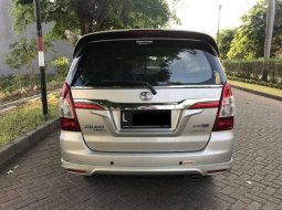 Jual mobil Toyota Kijang Innova V Luxury 2014 bekas, Jawa Timur 5