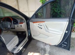 Mobil Toyota Camry 2010 V terbaik di DKI Jakarta 3