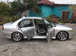 Jual mobil Mitsubishi Lancer 2000 bekas, Sumatra Barat 2