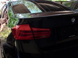 Jual mobil BMW 3 Series 320i Luxury Tahun 2019 terbaik di Jawa Timur 4