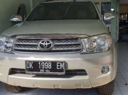 Jual Toyota Fortuner 2010 harga murah di Bali 3