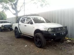 Mobil Mitsubishi Triton 2010 dijual, Jawa Barat 1
