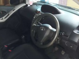 Mobil Toyota Yaris 2008 E terbaik di Jambi 2